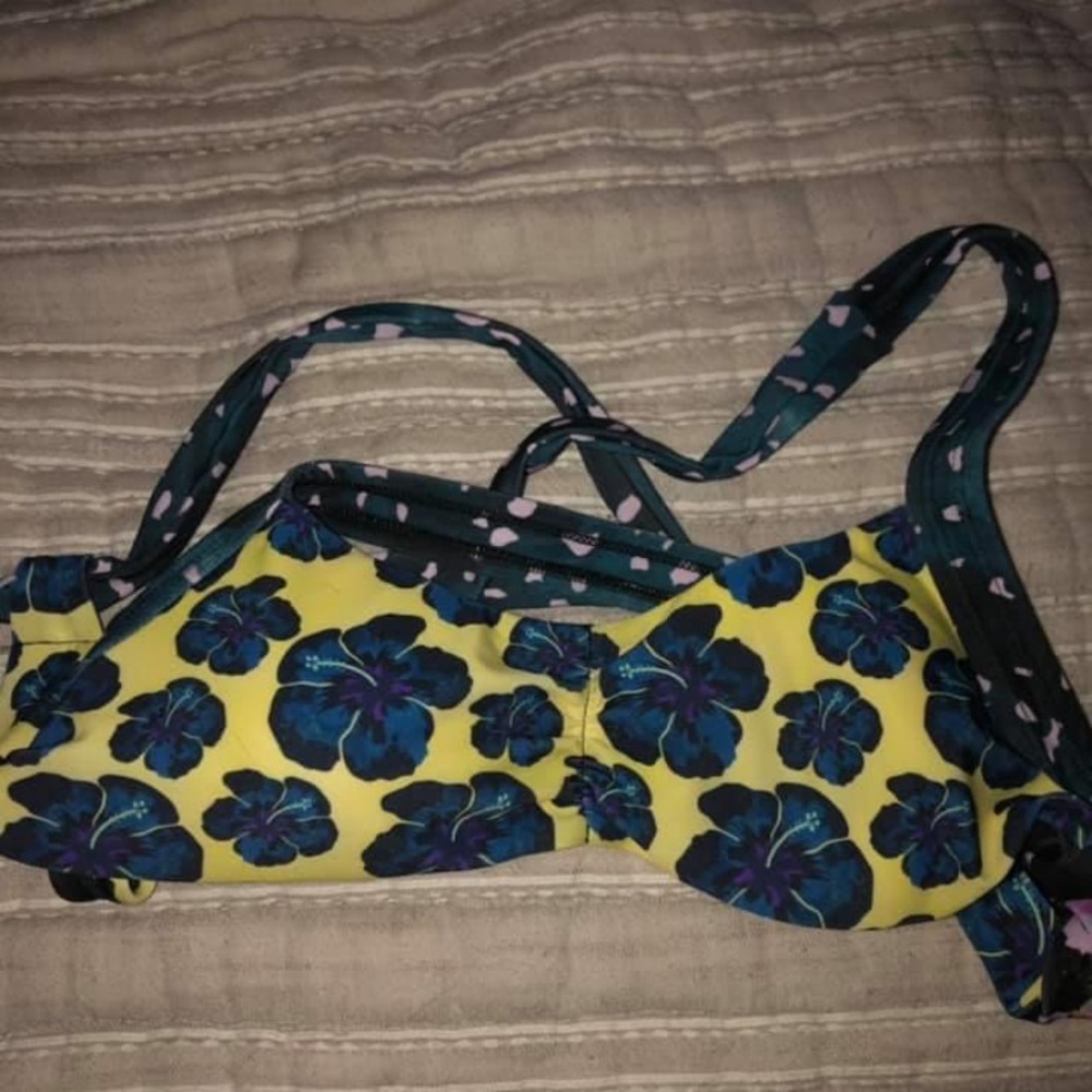 Moana bikini crested confetti top XS